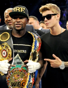 The Bieber Gets Some Boxing Lessons From Floyd Mayweather